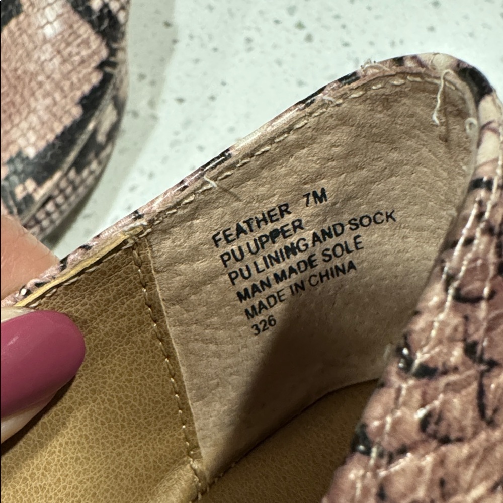 Steve Madden Blush Snakeskin Loafers size 7 - Picture 6 of 7